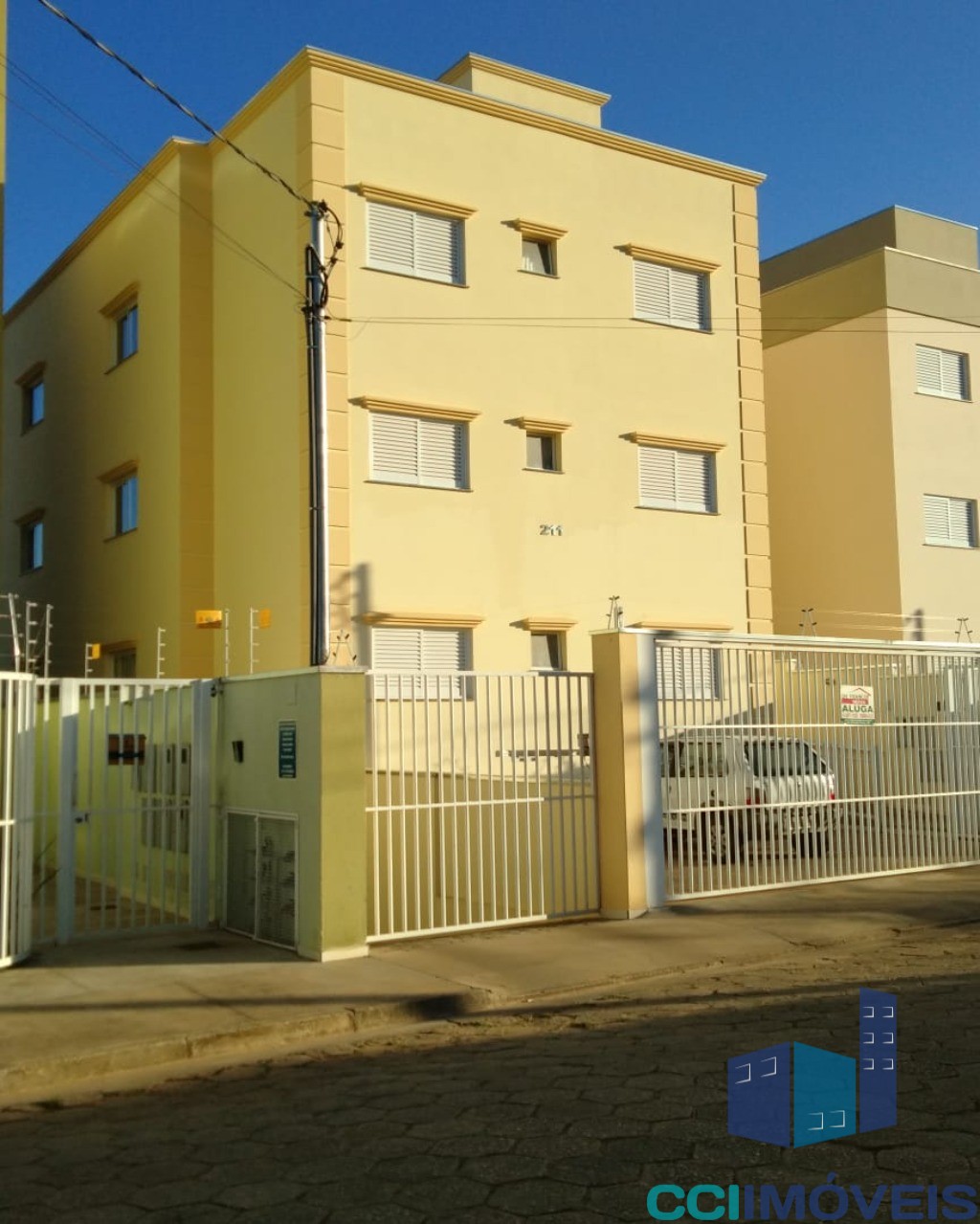 Apartamento à venda com 2 quartos, 60m² - Foto 2