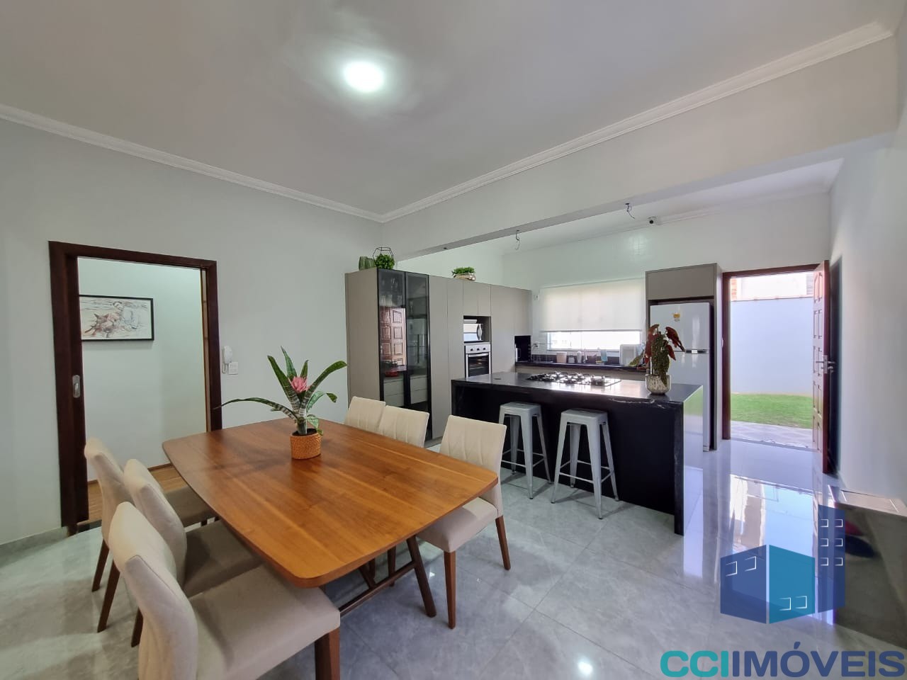 Casa à venda com 3 quartos, 160m² - Foto 1