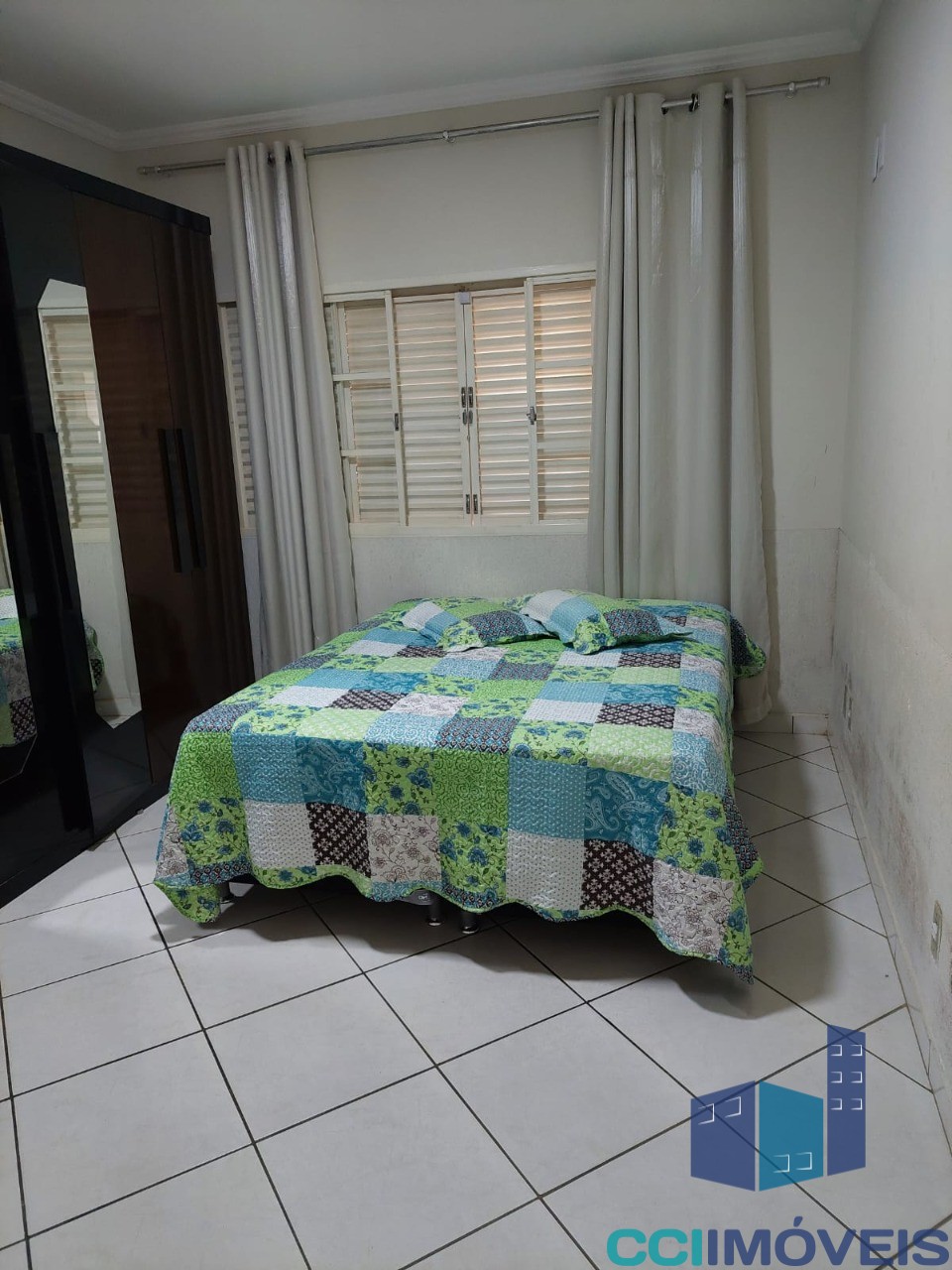 Casa à venda com 3 quartos, 200m² - Foto 2