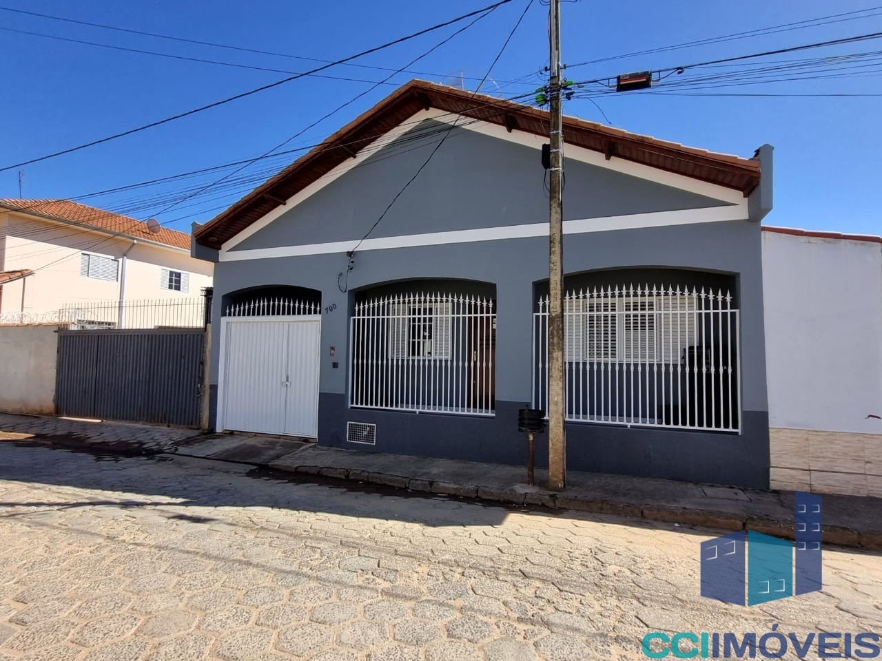 Casa à venda com 3 quartos, 200m² - Foto 1