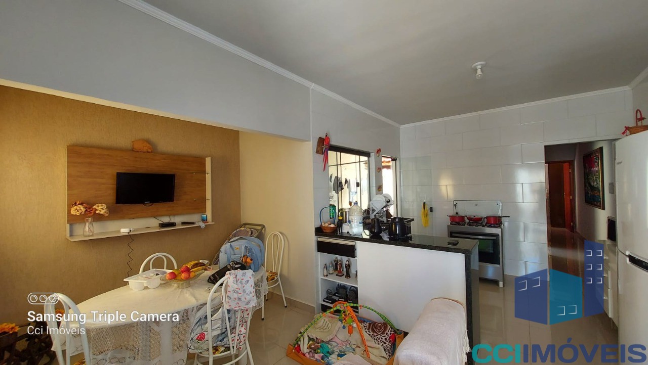 Casa à venda com 2 quartos, 70m² - Foto 2