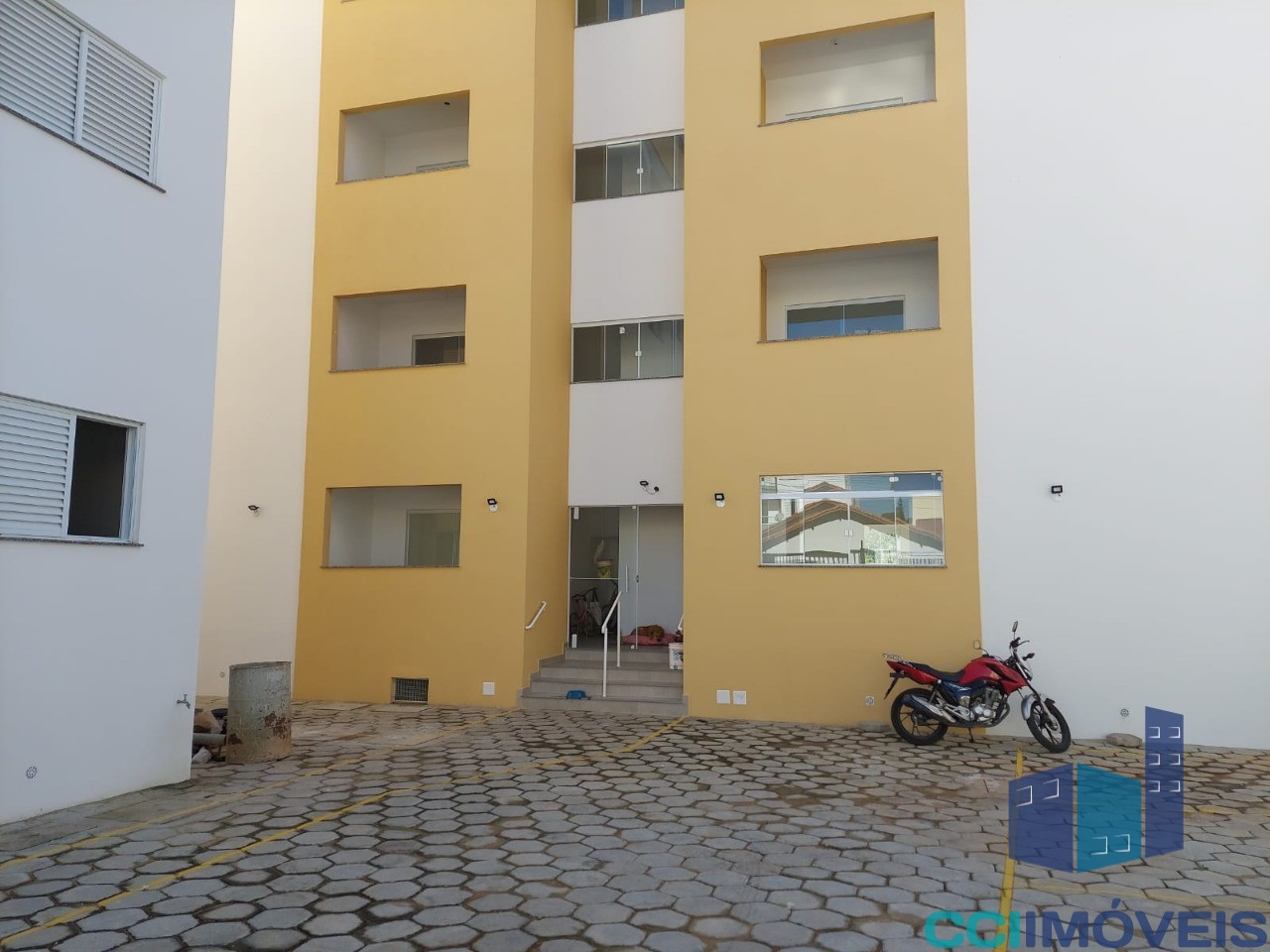 Apartamento à venda com 3 quartos, 90m² - Foto 1