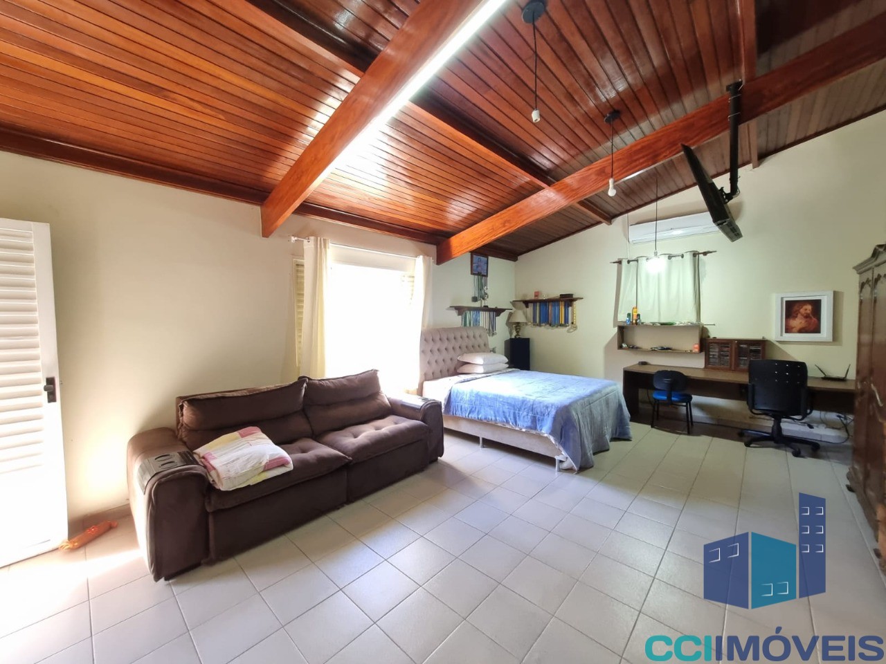 Casa à venda com 5 quartos, 324m² - Foto 2