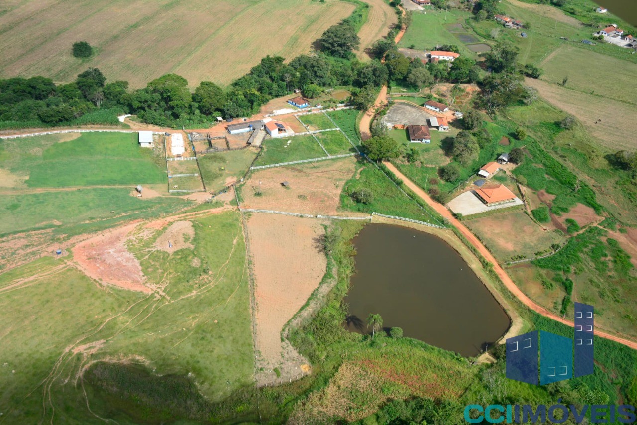 Sítio à venda com 2 quartos, 200m² - Foto 1