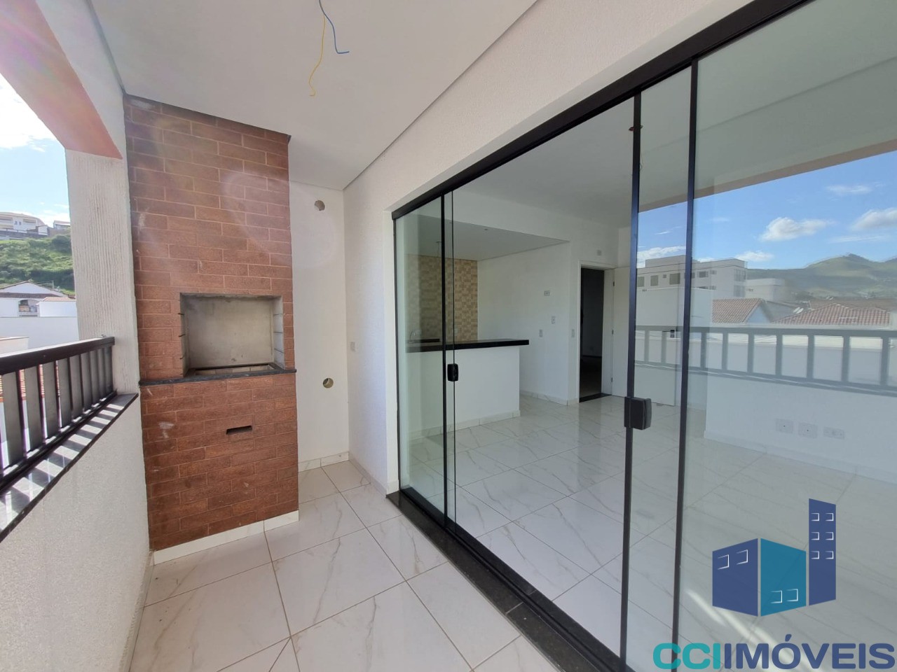 Apartamento à venda com 2 quartos, 70m² - Foto 2