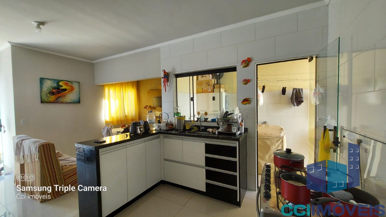 Casa à venda com 2 quartos, 70m² - Foto 3