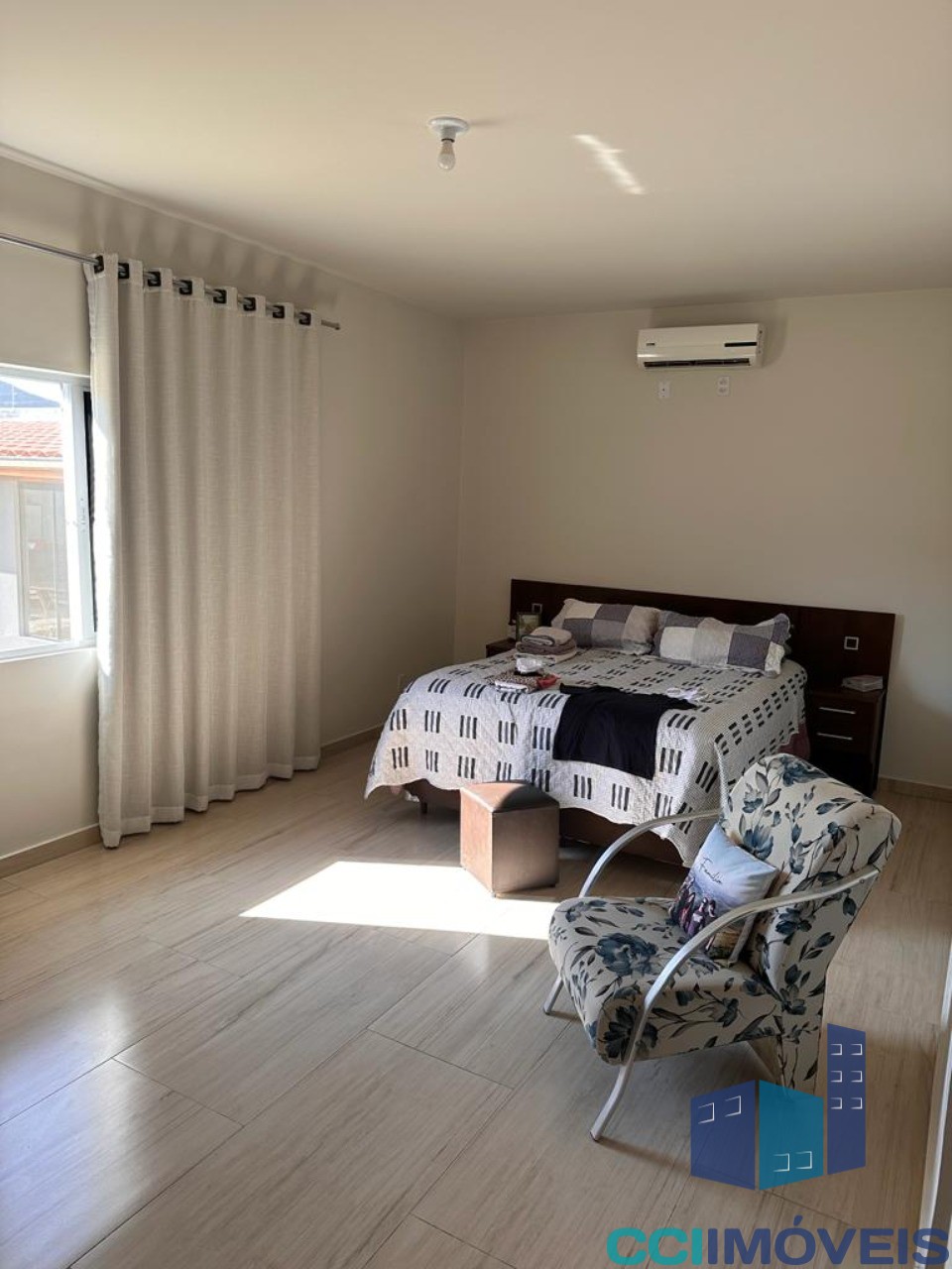 Casa à venda com 3 quartos, 309m² - Foto 2