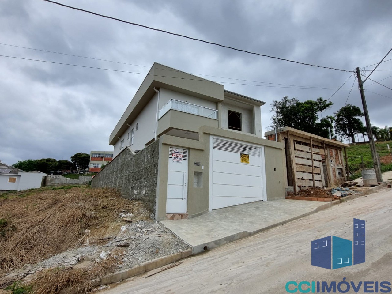 Casa à venda com 3 quartos, 165m² - Foto 1