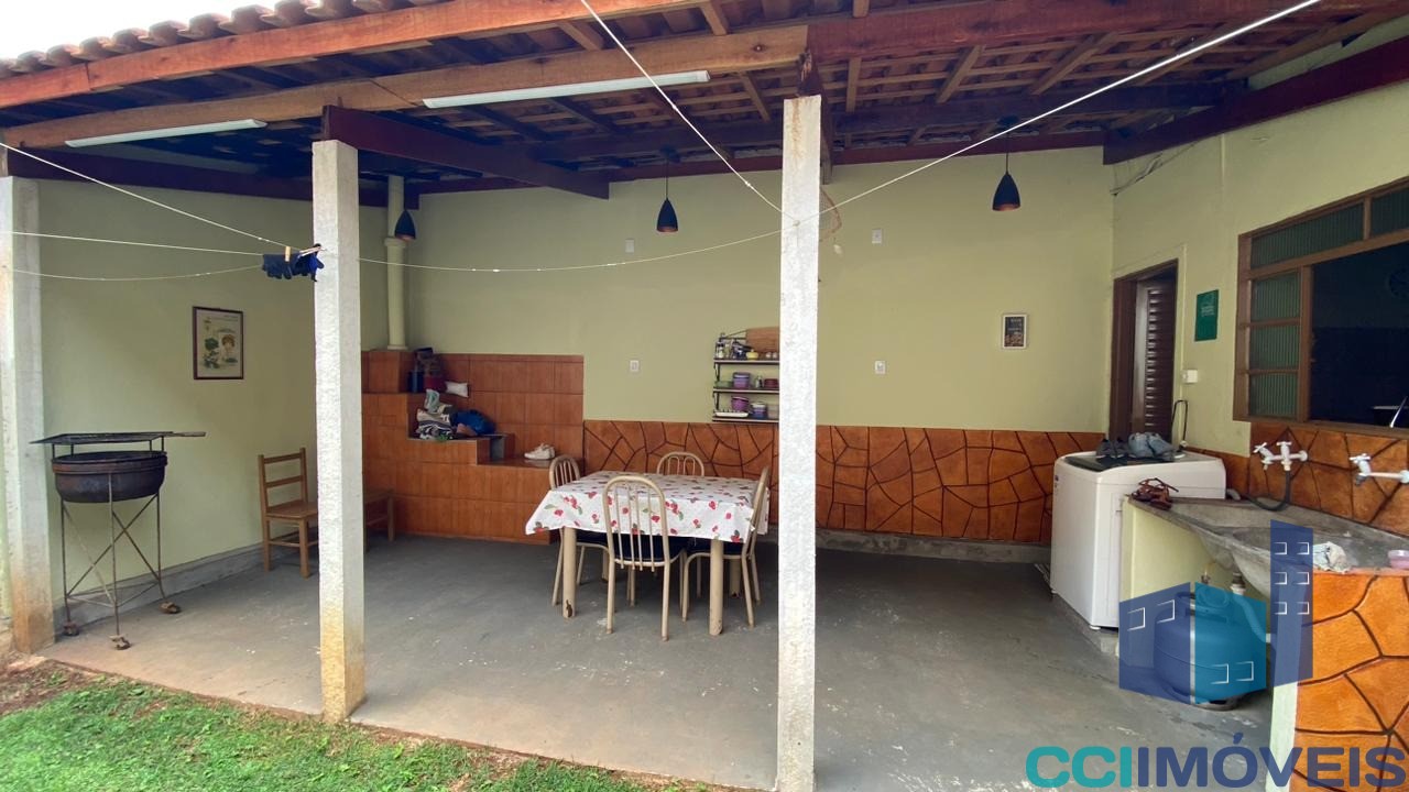 Casa à venda com 3 quartos, 60m² - Foto 2