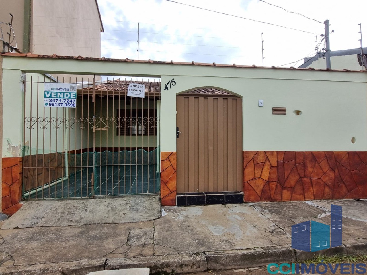 Casa à venda com 3 quartos, 60m² - Foto 1