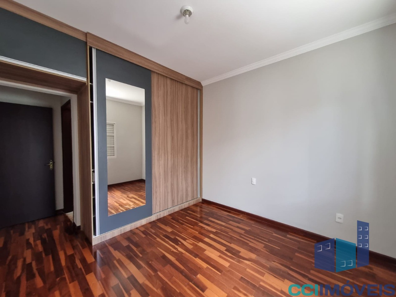 Casa à venda com 3 quartos, 359m² - Foto 8