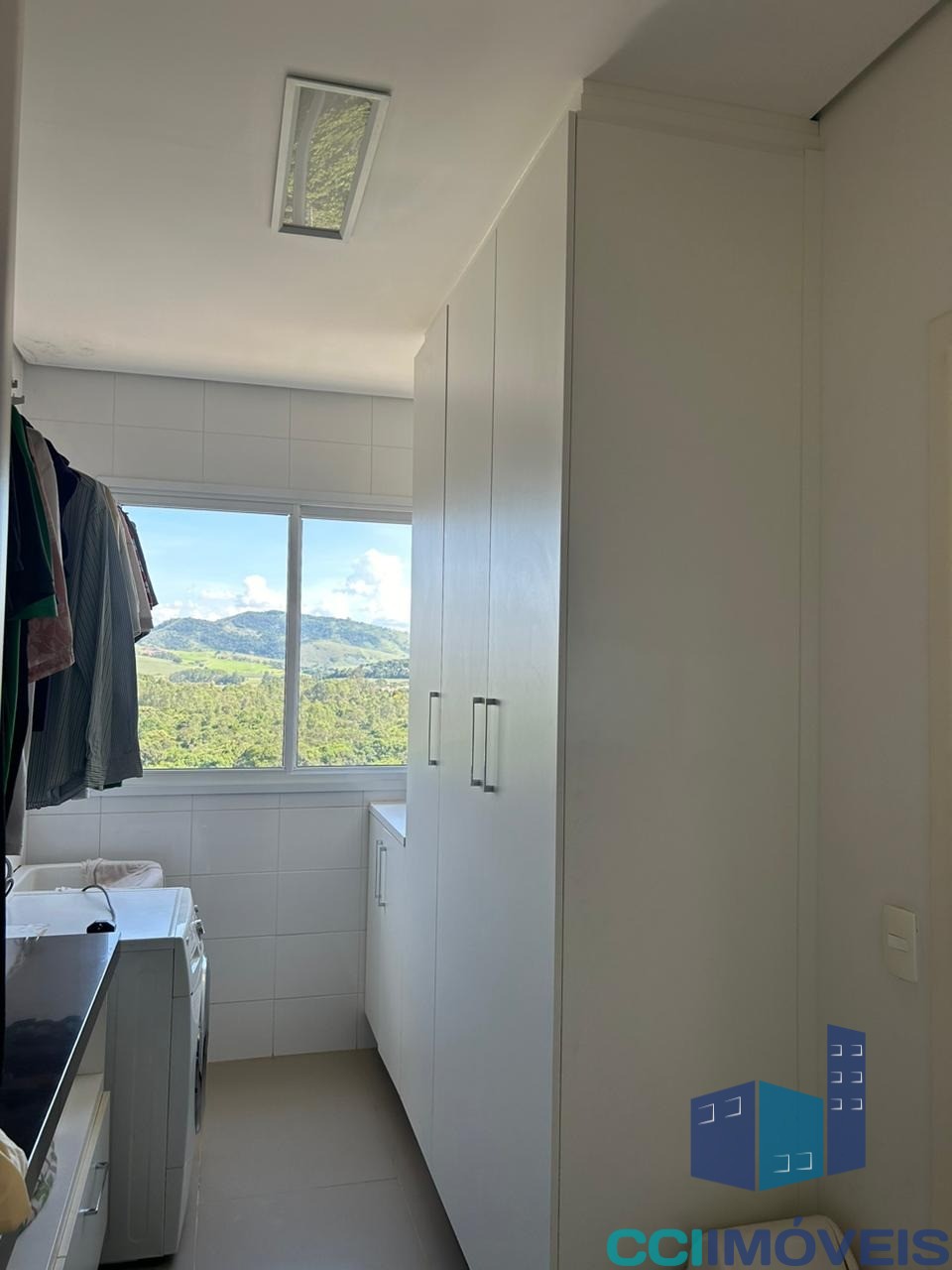 Apartamento à venda com 3 quartos, 198m² - Foto 2