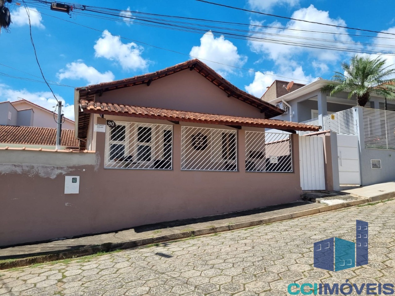 Casa à venda com 3 quartos, 80m² - Foto 1