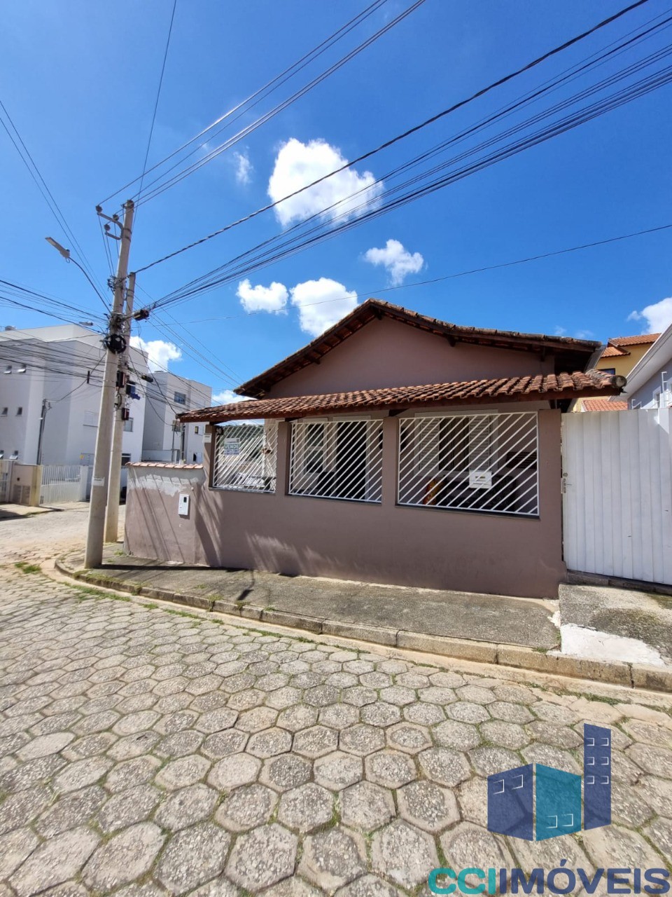 Casa à venda com 3 quartos, 80m² - Foto 3