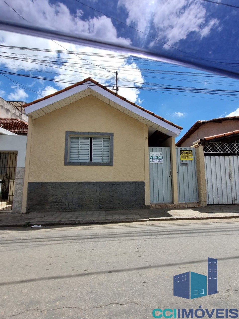 Casa à venda com 5 quartos, 150m² - Foto 2