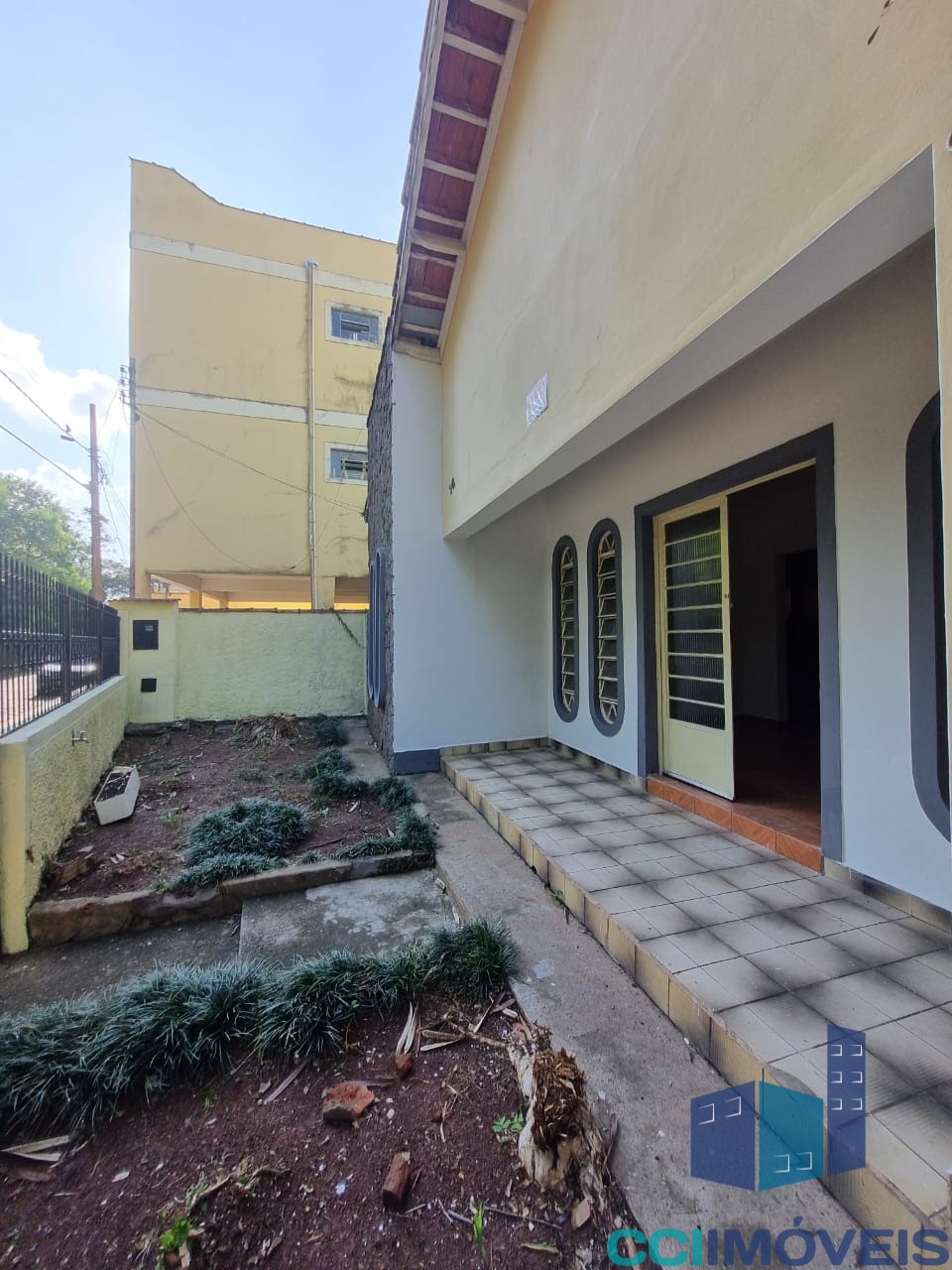 Casa à venda com 4 quartos, 102m² - Foto 3