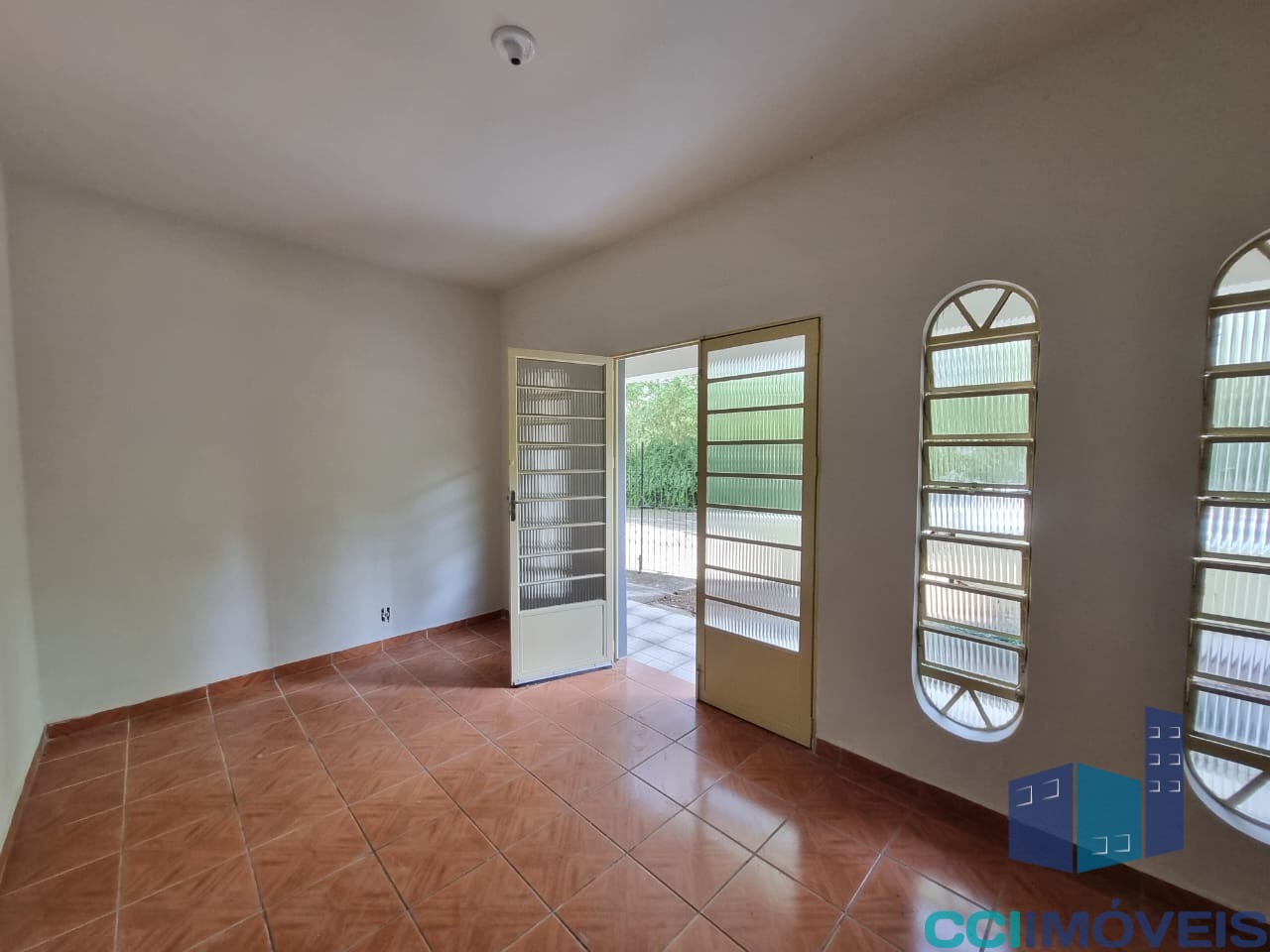 Casa à venda com 4 quartos, 102m² - Foto 2