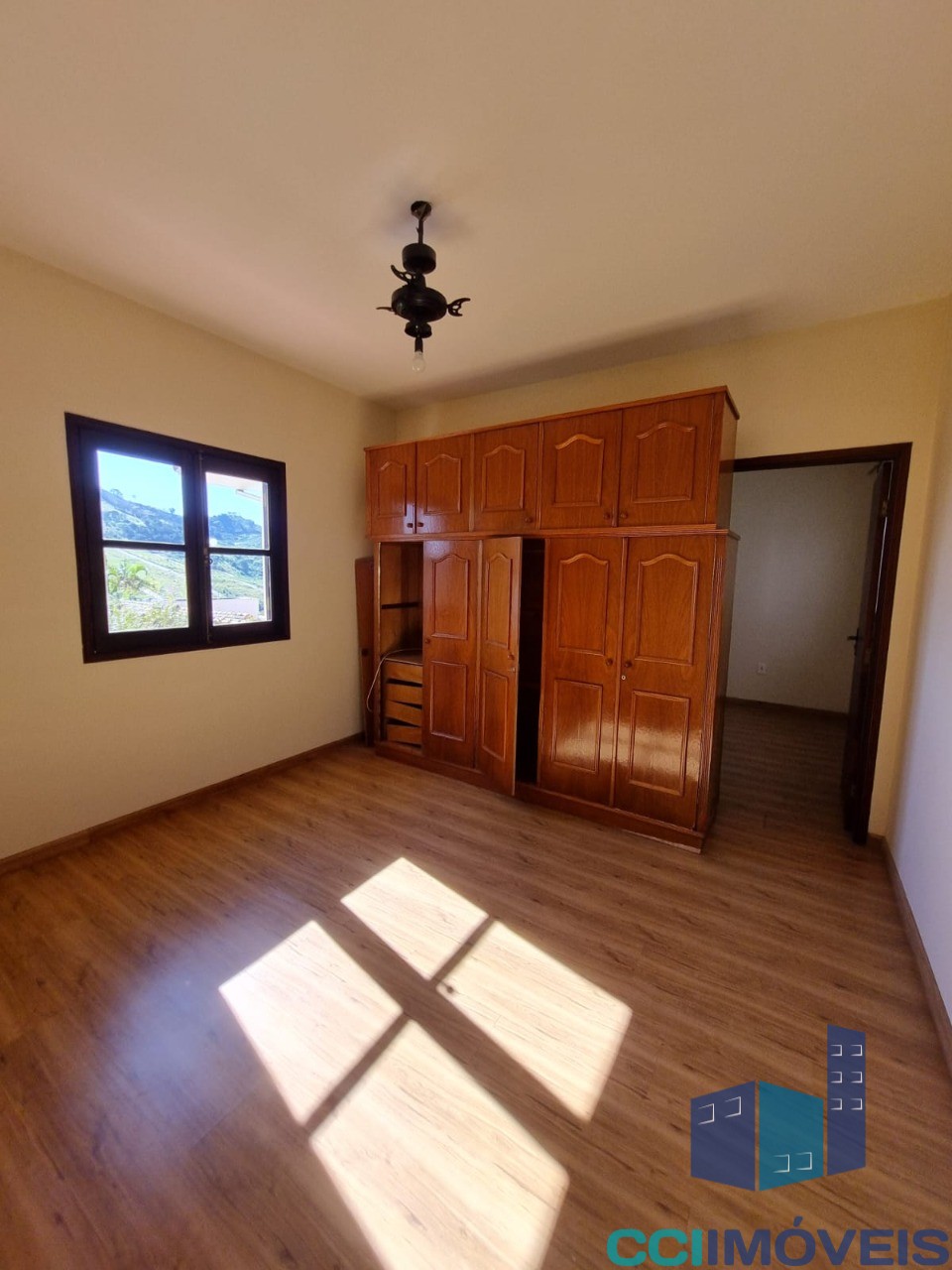 Casa à venda com 3 quartos, 180m² - Foto 3