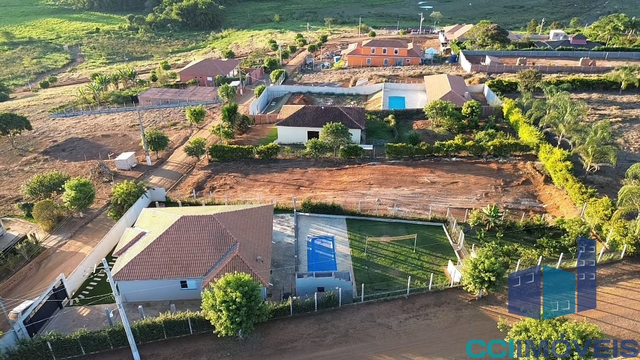 Casa à venda com 3 quartos, 143m² - Foto 1