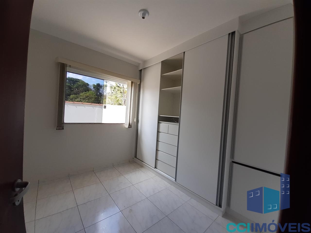 Casa à venda com 2 quartos, 100m² - Foto 3