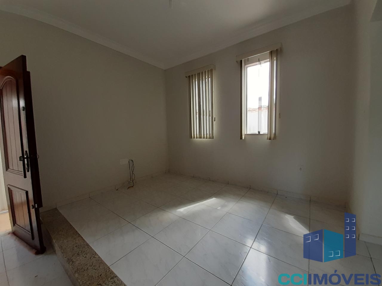 Casa à venda com 2 quartos, 100m² - Foto 4