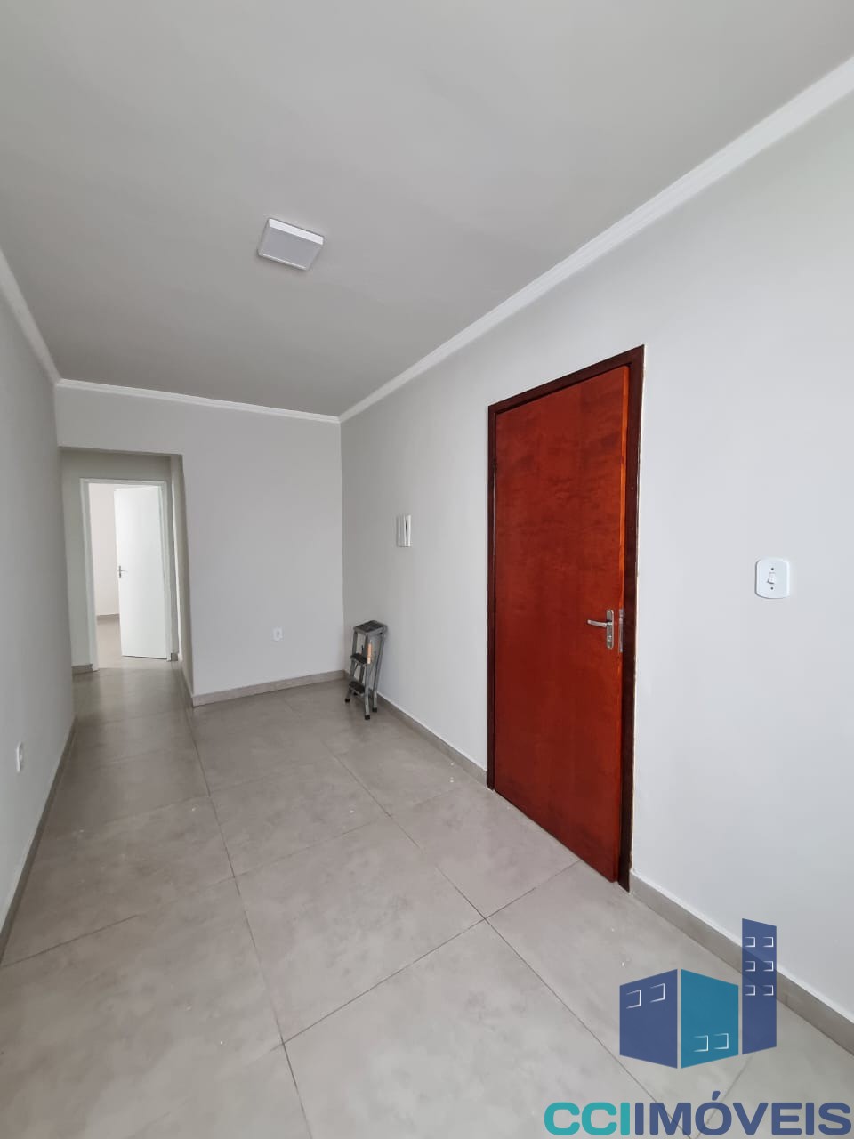 Casa à venda com 2 quartos, 70m² - Foto 4