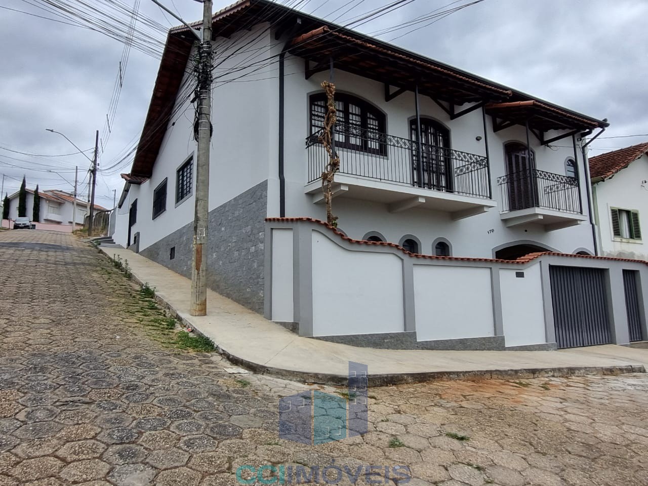 Casa, 4 quartos, 236 m² - Foto 1