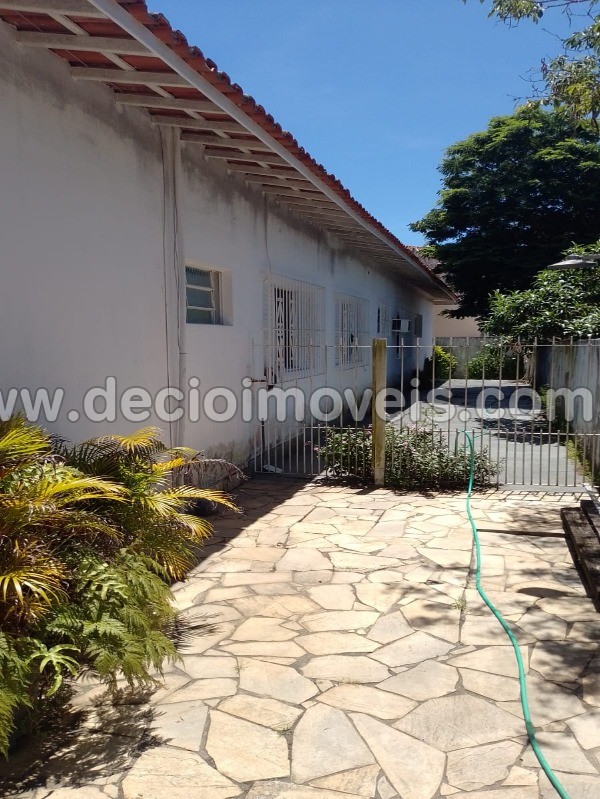 Casa à venda com 5 quartos, 309m² - Foto 2