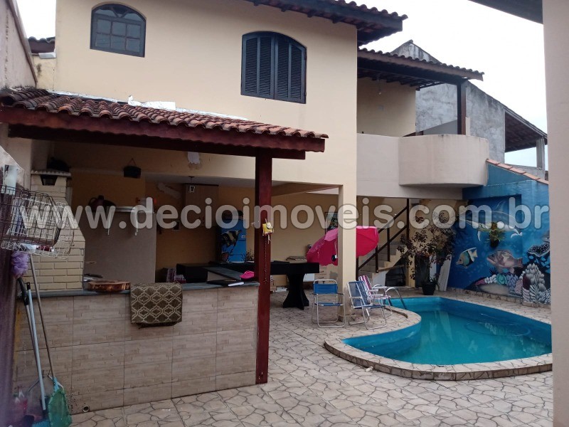 Casa à venda com 3 quartos, 250m² - Foto 1