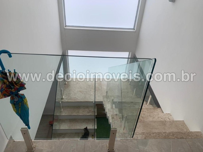 Sobrado à venda com 3 quartos, 195m² - Foto 1