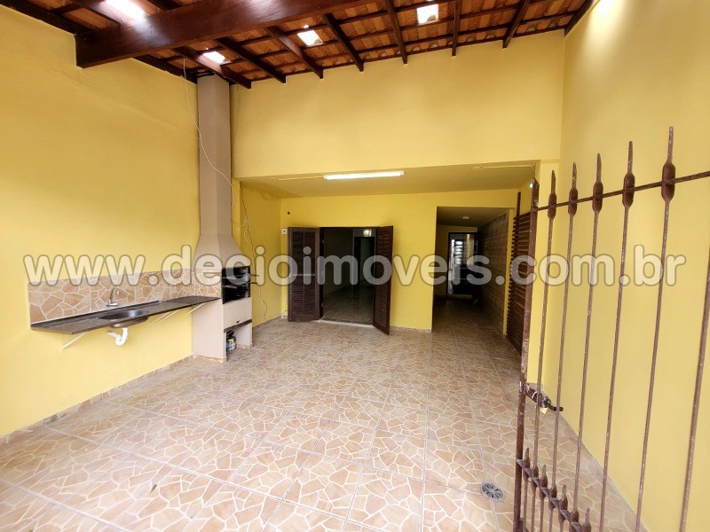 Casa para alugar com 4 quartos, 115m² - Foto 1