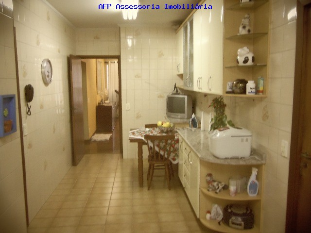 Apartamento à venda com 3 quartos, 154m² - Foto 9