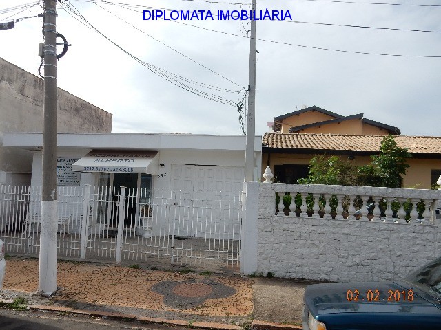 Casa à venda com 3 quartos, 300m² - Foto 1