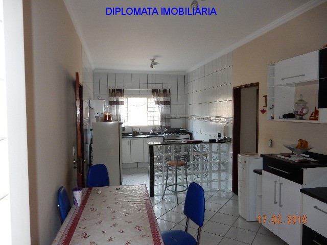 Casa à venda com 2 quartos, 490m² - Foto 9