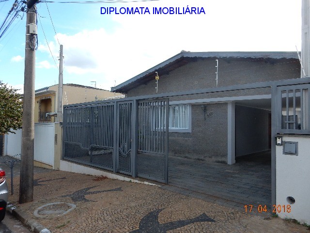 Casa à venda com 3 quartos, 300m² - Foto 1