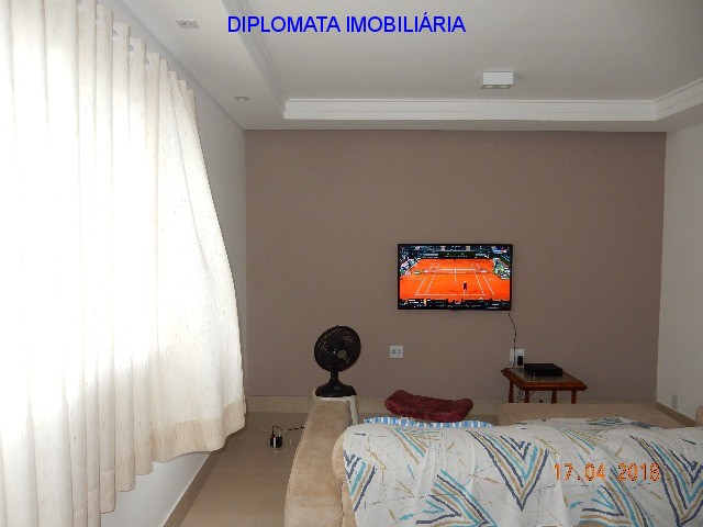 Casa à venda com 3 quartos, 300m² - Foto 4