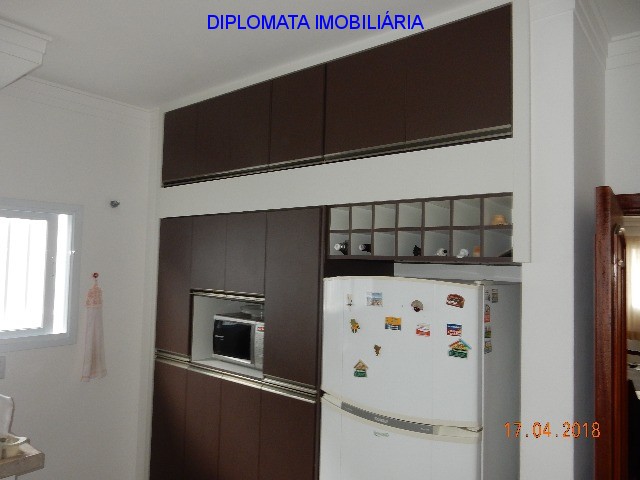 Casa à venda com 3 quartos, 300m² - Foto 8