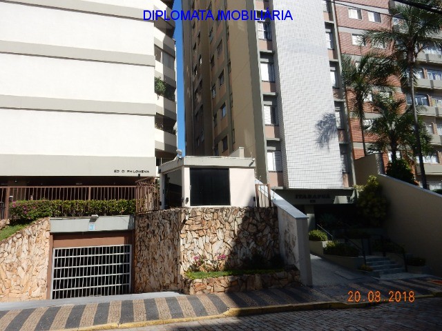 Apartamento à venda com 2 quartos, 117m² - Foto 2