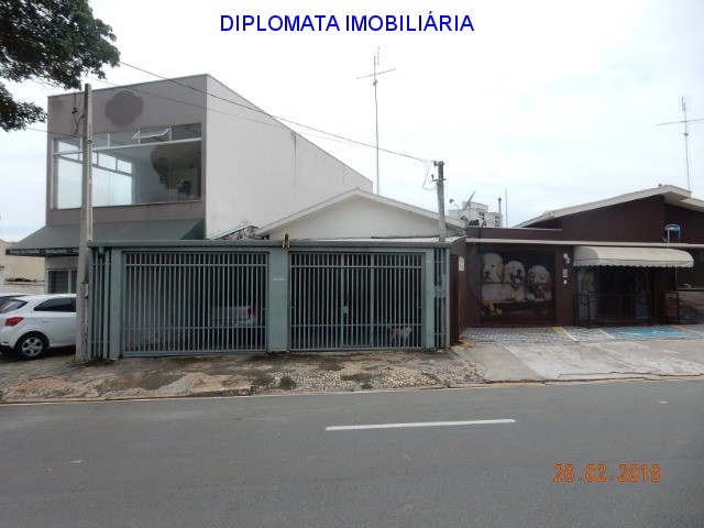 Casa à venda com 3 quartos, 210m² - Foto 1