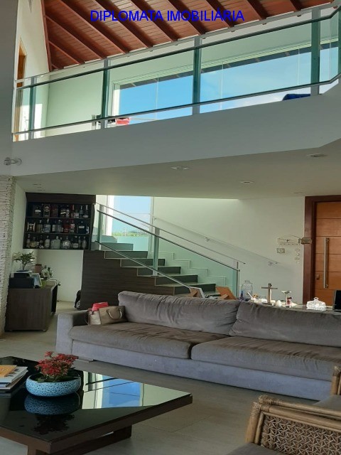 Casa de Condomínio à venda com 3 quartos, 560m² - Foto 1