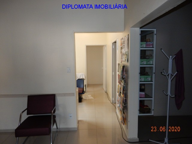 Casa à venda com 3 quartos, 300m² - Foto 3