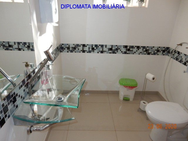 Casa à venda com 3 quartos, 300m² - Foto 14