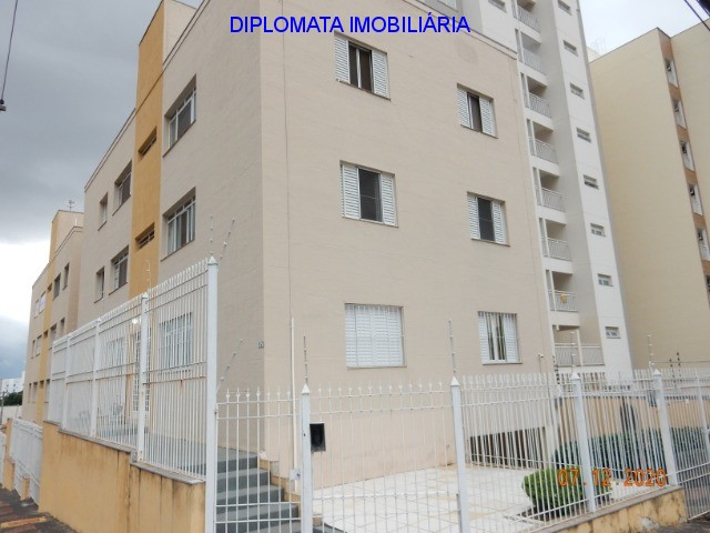 Apartamento à venda com 3 quartos, 81m² - Foto 2