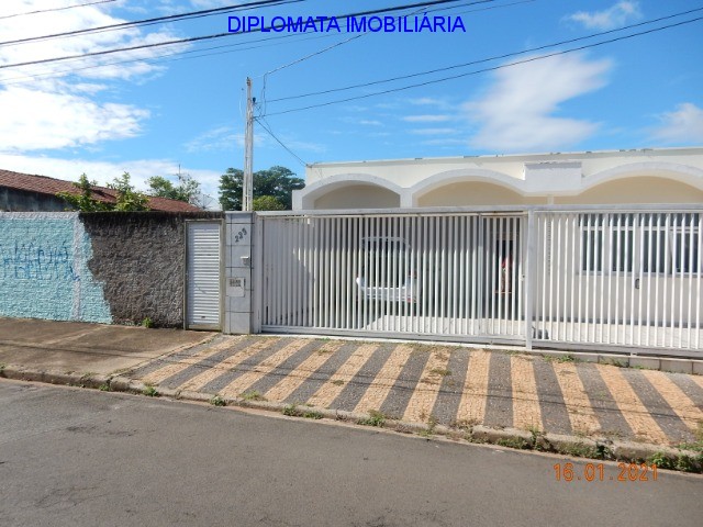 Casa à venda com 3 quartos, 300m² - Foto 2