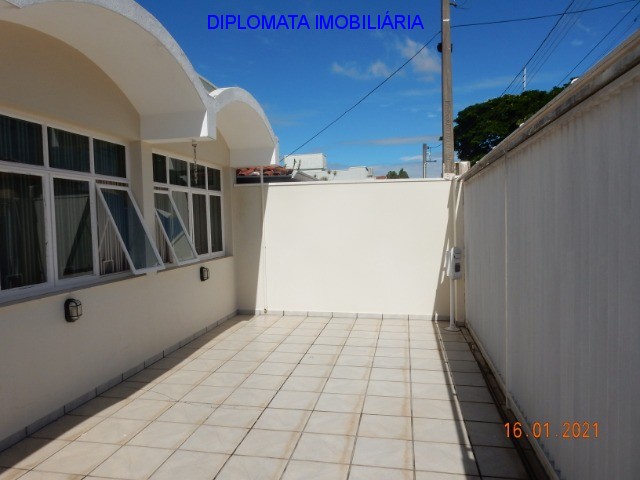 Casa à venda com 3 quartos, 300m² - Foto 4