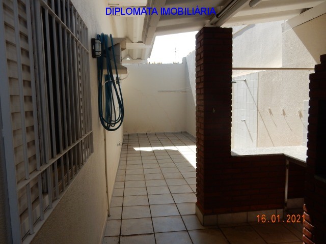 Casa à venda com 3 quartos, 300m² - Foto 30