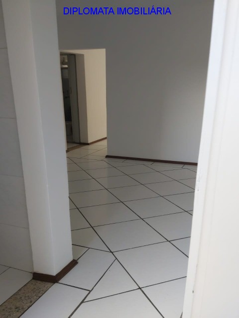 Apartamento à venda com 1 quarto, 50m² - Foto 3