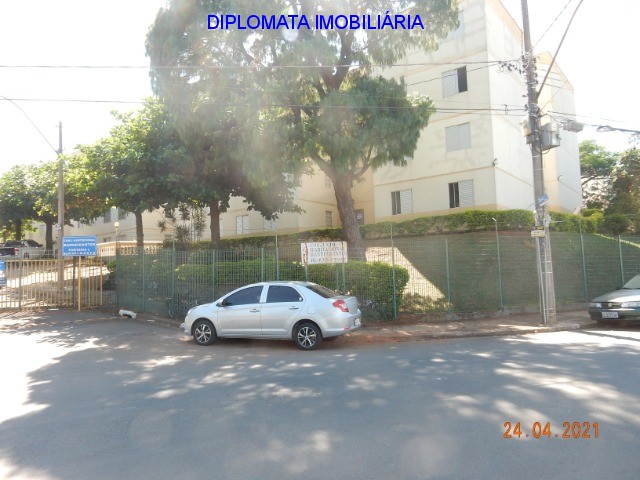 Apartamento à venda com 3 quartos, 75m² - Foto 2