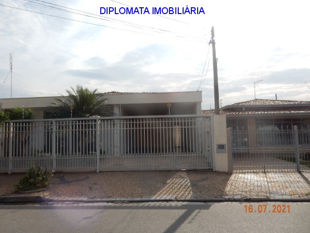 Casa à venda com 3 quartos, 500m² - Foto 2