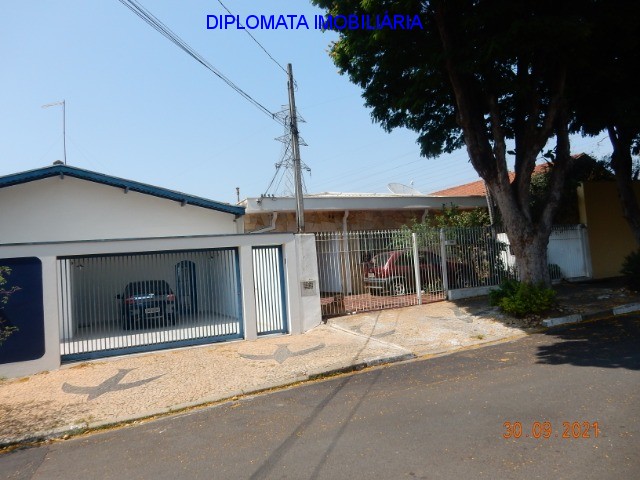 Casa à venda com 3 quartos, 300m² - Foto 2